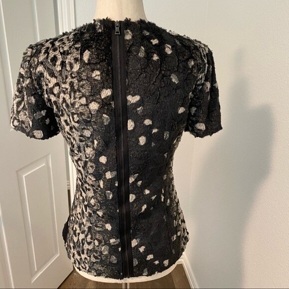 NWOT  BCBG MAXAZRIA Faux Fur Leopard Animal Print Beautiful Back Zipper Top S - Picture 2 of 9